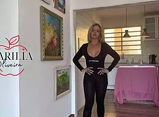 damn this latina babe's big ass shakes so sexy in gym clothes 😍 solo tease