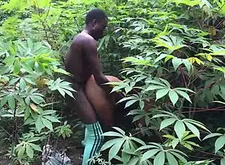 farmers in nigeria knacking wet latina pussy with big black cock creampie moans