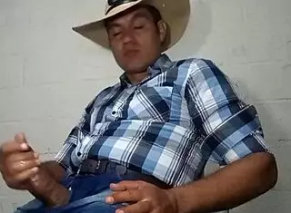 yuri gaúcho jerks his xxl hairy brazilian bear cock at work break