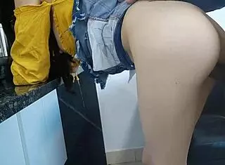 Mi Vecina Cachonda Deja Coger en Casa con Creampie Casero!