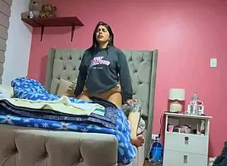 Girlfriend's parents leave us alone for real homemade sex fun