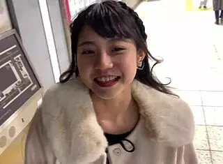 娇小日本妹细腰色诱朋友