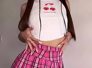 Skinny bitch plugs gaping ass huge before her date