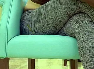 Teen babe shakes big ass for sugar daddy tease