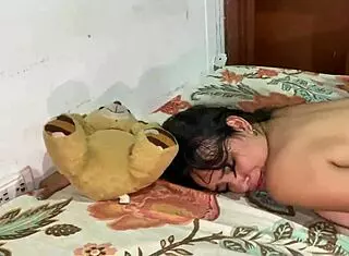 follo a la amiga de mi novia por su gran coño ��🍑