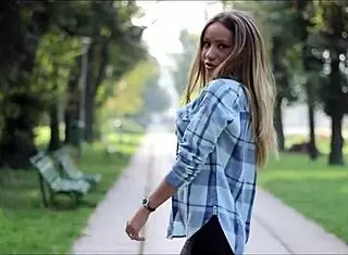 Sexy Webcam Girl Aarina Dances Street Tease Live