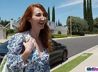 new milf neighbors welcomed me with wet lesbian licks 😘🔥