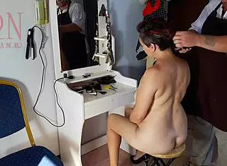 barber cam strips nude milf for kinky haircut reveal!