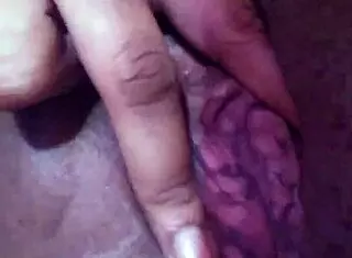 playin china wet pussy clit so horny 😩