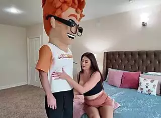 Lola Pearl Garage Sale Turns Hardcore Big Cock Ride Facial Cumshot Spank Fest