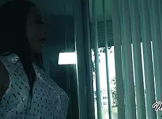 Curvy Maxine X licks those high heels!