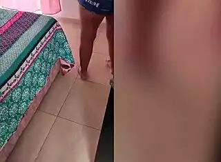 mi cuñada finge no querer pero termina gimiendo en cuatro casi nos pillan