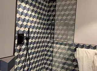 behind the scenes tall redhead pixie pink showers with ripped andres acosta 💦😏