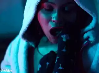 bbw ebony lesbian worships petite tattooed girlfriend's bare feet