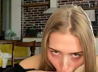 cutie sucks me off condom ready 😘🍆