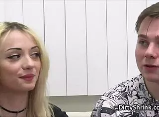 uhh this relaxing ffm threesome on the office sofa... so hot!