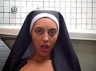 Watch freira's big tight pussy squirt on monster vibrator!