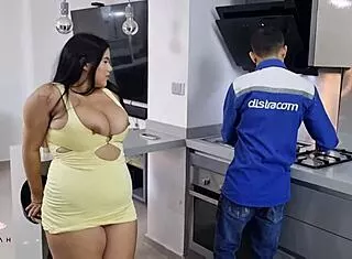 Horny BBW Housewife Savannah Watson Seduces Repairman For Deep Pussy Pounding Missionary Cowgirl Creampie