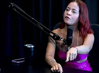 ruiva bruna ferrari shows cu after hubby pushes liberal big cock entry