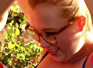 mindi mink's big pussy lips beg for lesbian licking party