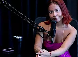 ruiva bruna ferrari shows cu after hubby pushes liberal big cock entry
