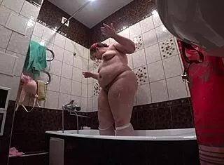 hidden cam boldly spies fat model's huge ass showering