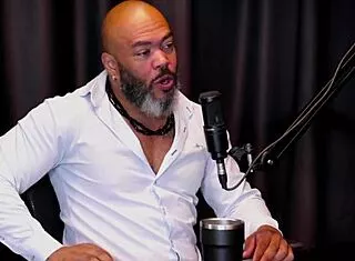 ruiva bruna ferrari shows cu after hubby pushes liberal big cock entry