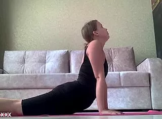 Intense Yoga Pussy Pleasuring Morning Routine