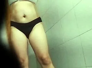 spying on my hot stepmom shaving her pussy 😏🔥