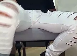 vuoi vedere il mio cazzo grosso sborrare mentre mi infilo il dito nel culo e gemo sporco