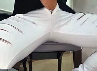 adoro farti vedere come sborro forte sulla matrigna troia!