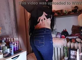 worship this juicy ass stuffed in tight jeans!