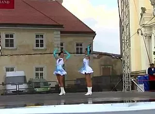 those two hot cheerleaders look amazing together