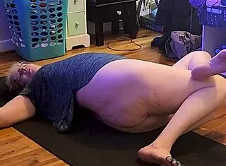 morning yoga stretches her milf curves teasingly