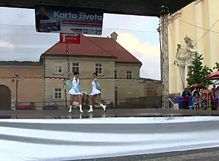 those two hot cheerleaders look amazing together