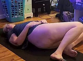 morning yoga stretches her milf curves teasingly