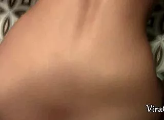 estuve follando en el baño en casa y le metí creampie en su coño mojado y chorreante