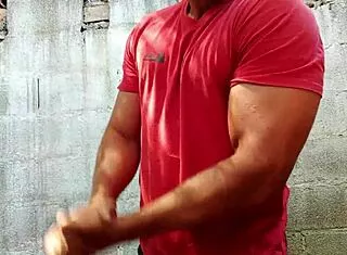 Yuri Gaúcho's Muscular Brazilian Bear Handjob Explosion