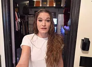 Kendra Heart blackmails step-sis with joi after catching her steal