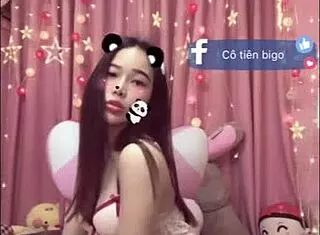 Bigo cam girl flaunts small tits and big ass in steamy Vietnamese show