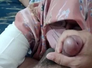 tante riani slurps cock close-up on holiday