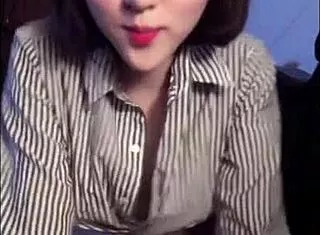 Bigo cam girl flaunts small tits and big ass in steamy Vietnamese show