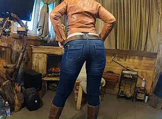 beautiful step-mom housewife spreads her hungry gaping pussy in jeans