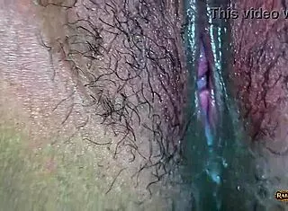 Juicy hairy housewife pussy up close 👅😏