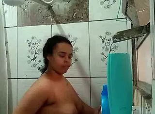 Hey, watch this hottie shower and flash her wet pussy!