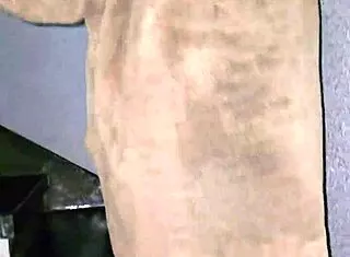 ME FOLLO A MI VECINA INFIEL Y LE CORRO EN SU VAGINA LLENA