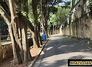 Comi a novinha skinny teen bent over in the woods