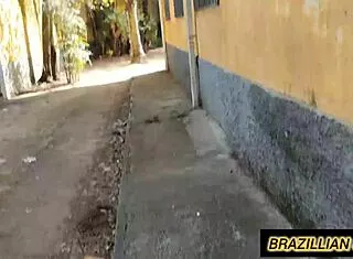 Comi a novinha skinny teen bent over in the woods