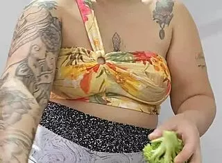 gosto de socar shorts na buceta pra deixar bem rachada molhada