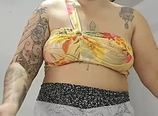 gosto de socar shorts na buceta pra deixar bem rachada molhada